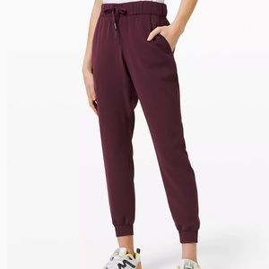 Lululemon Burgundy On the Fly Joggers - Woven, Size 12